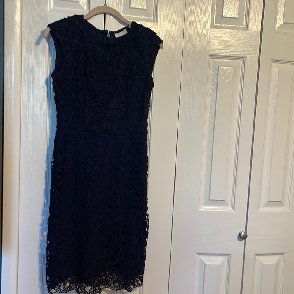 NWOT New York & Company sleeveless lace overlay dress in navy blue size 2